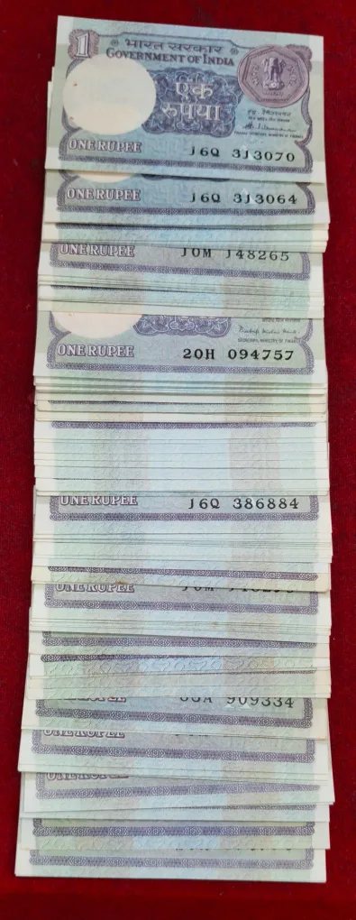1 Rupees Mix Year Mix Governor Rare Unc (100 Note Lott)