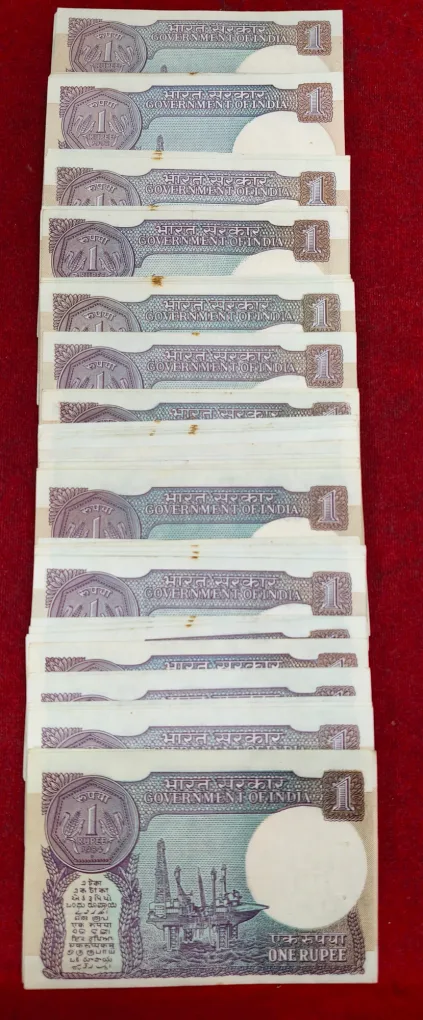 1 Rupees Mix Year Mix Governor Rare Unc (100 Note Lott)