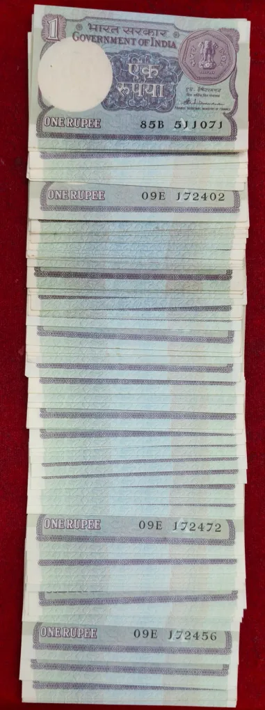 1 Rupees Mix Year Mix Governor Rare Unc (100 Note Lott)