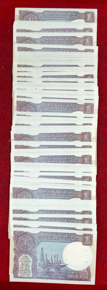 1 Rupees Mix Year Mix Governor Rare Unc (100 Note Lott)