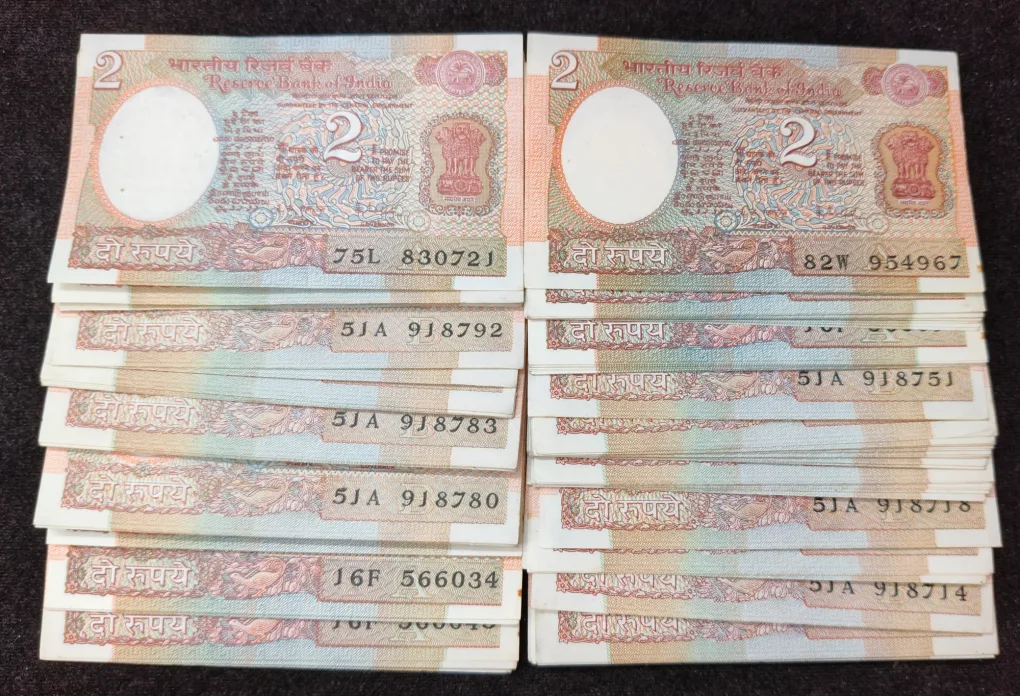 2 Rupees Old Issue UNC Rare (100 Note Lott)