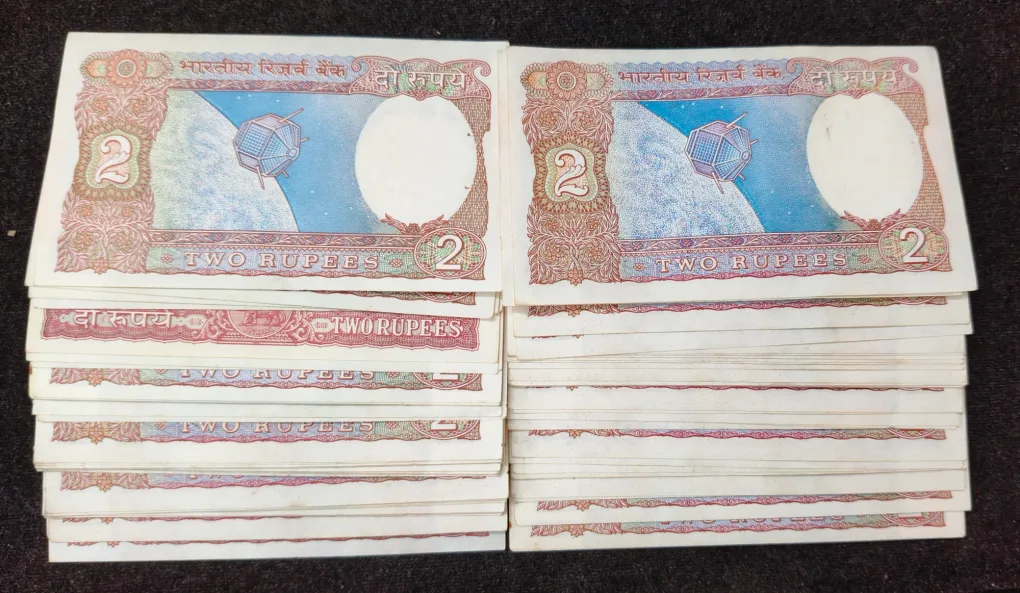 2 Rupees Old Issue UNC Rare (100 Note Lott)