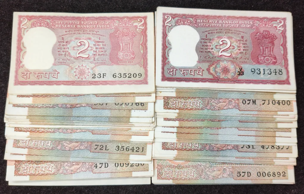 2 Rupees Old Issue UNC Rare (100 Note Lott)