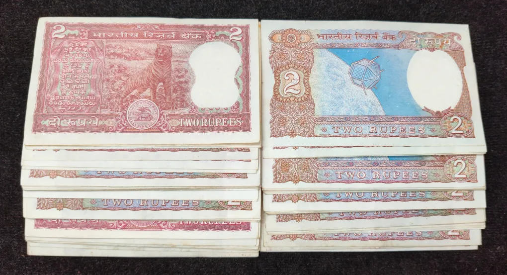 2 Rupees Old Issue UNC Rare (100 Note Lott)