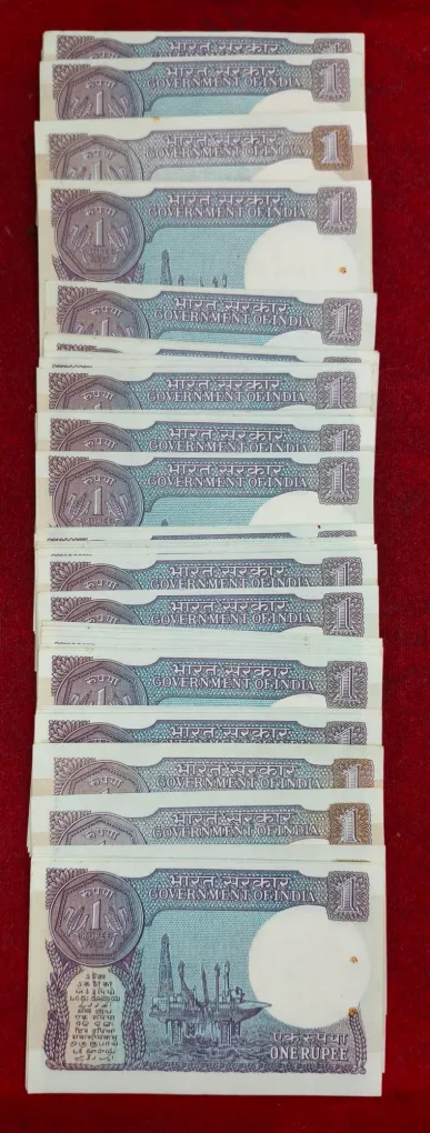 1 Rupees Mix Year Mix Governor Rare Unc (100 Note Lott)