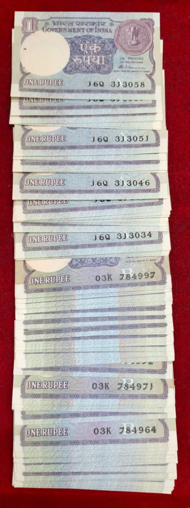 1 Rupees Mix Year Mix Governor Rare Unc (100 Note Lott)