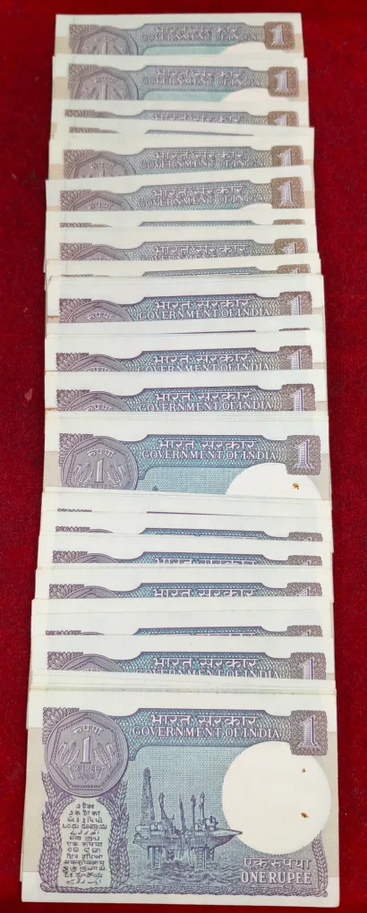 1 Rupees Mix Year Mix Governor Rare Unc (100 Note Lott)