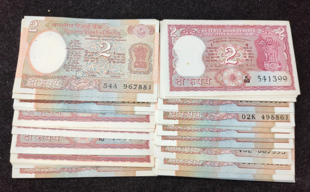 2 Rupees Old Issue UNC Rare (100 Note Lott)