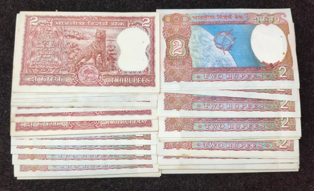 2 Rupees Old Issue UNC Rare (100 Note Lott)