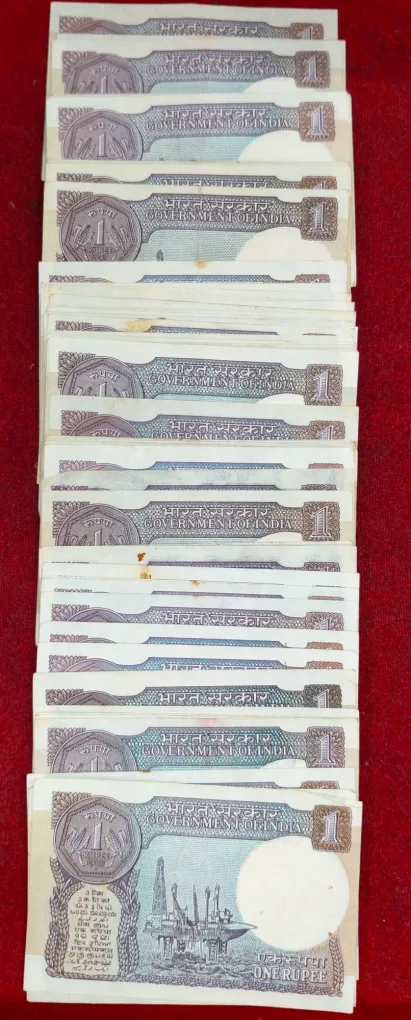 1 Rupees Mix Year Mix Governor Rare Unc (100 Note Lott)