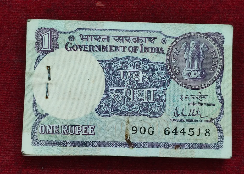 1 Rupees 1981 Governor R.N Malhotra Rare (83 Note) Serial Packet