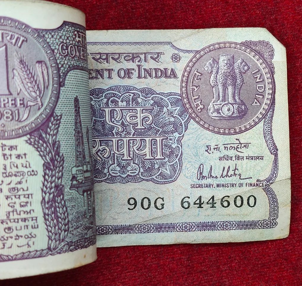 1 Rupees 1981 Governor R.N Malhotra Rare (83 Note) Serial Packet