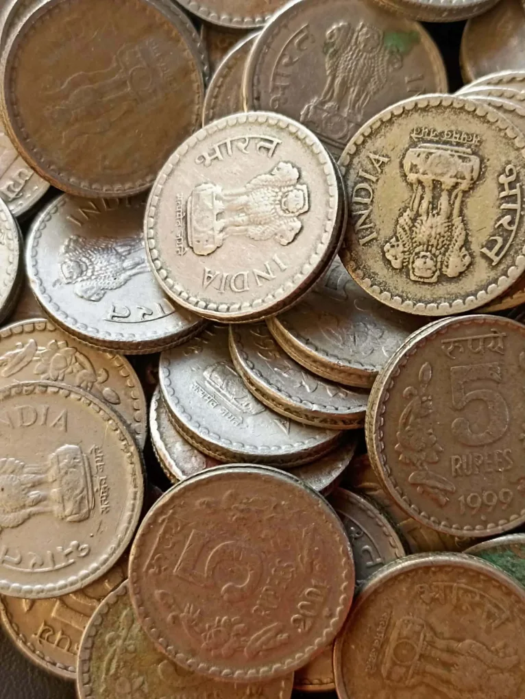 Republic India  Denominaton 5₹ Different birthday year 🎈🎂 Metal copper nickel  100 piece given  Same and similar piece available