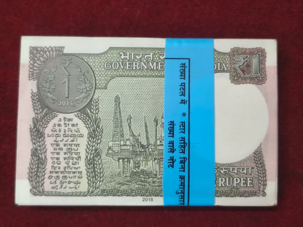 ONE RUPEES 2015 GOVERNOR Rajiv Mehrishi RARE SERIAL PACKET ( LAST NOTE *STAR)