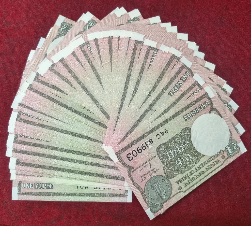 ONE RUPEE NEW UNC (100 NOTE LOTT)