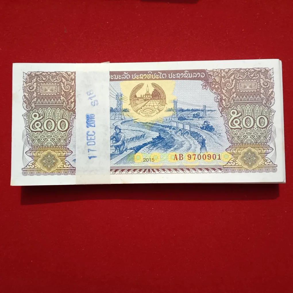 500 Lao Kip Full Bundle Issued By Central Bank of Laos the Lao People's Democratic Republic Year 2015 (serial number AB 9700901)