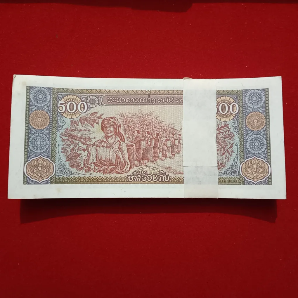 500 Lao Kip Full Bundle Issued By Central Bank of Laos the Lao People's Democratic Republic Year 2015 (serial number AB 9700901)