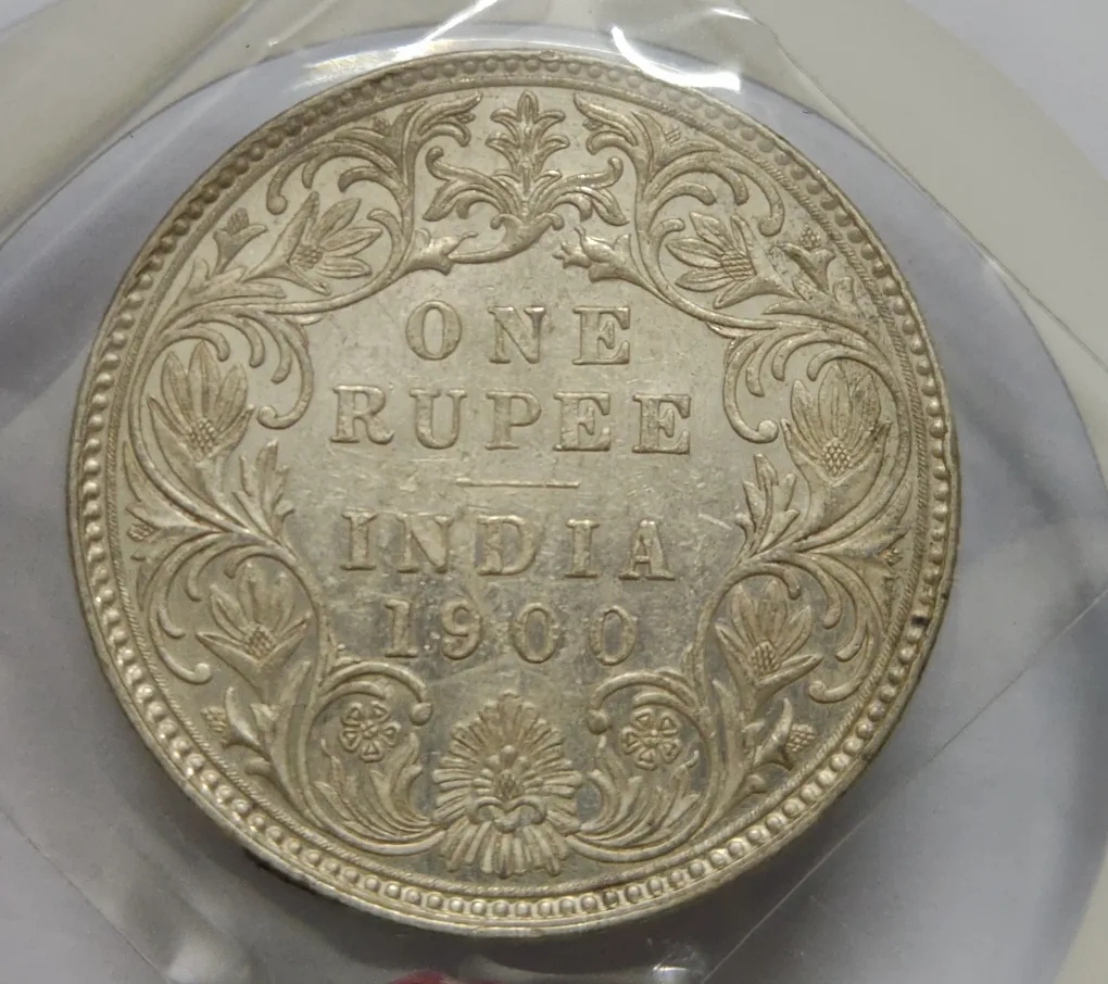 British India Victoria 1900 B MINT  One Rupee Silver Coin UNC