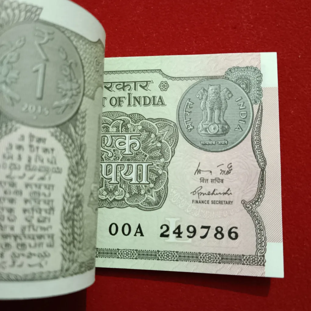 One Rupees Rare Prefix OOA Year 2015 Year End 786 Finance Minister Rajeev Mehrishi 249601