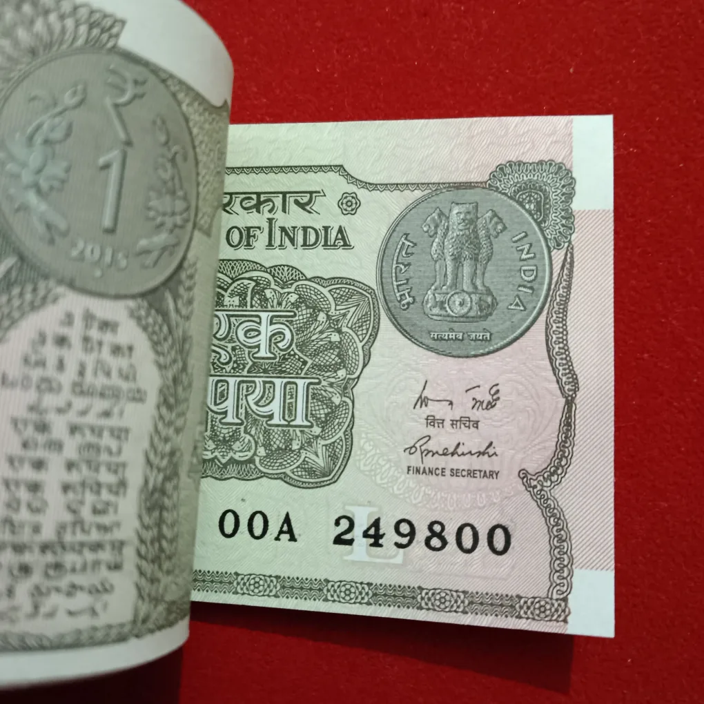 One Rupees Rare Prefix OOA Year 2015 Year End 786 Finance Minister Rajeev Mehrishi 249601