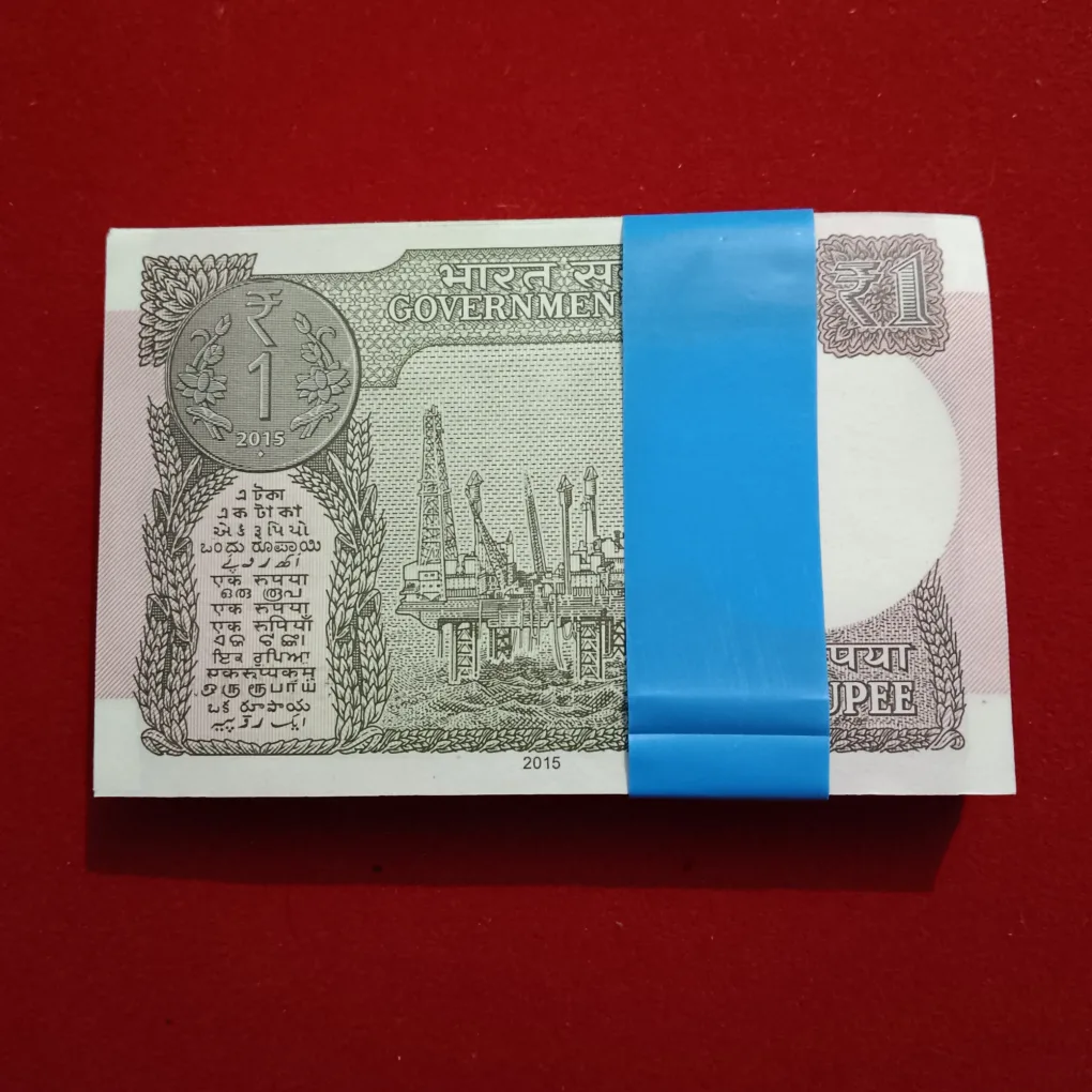 One Rupees Rare Prefix OOA Year 2015 Year Finance Minister Rajeev Mehrishi 249801