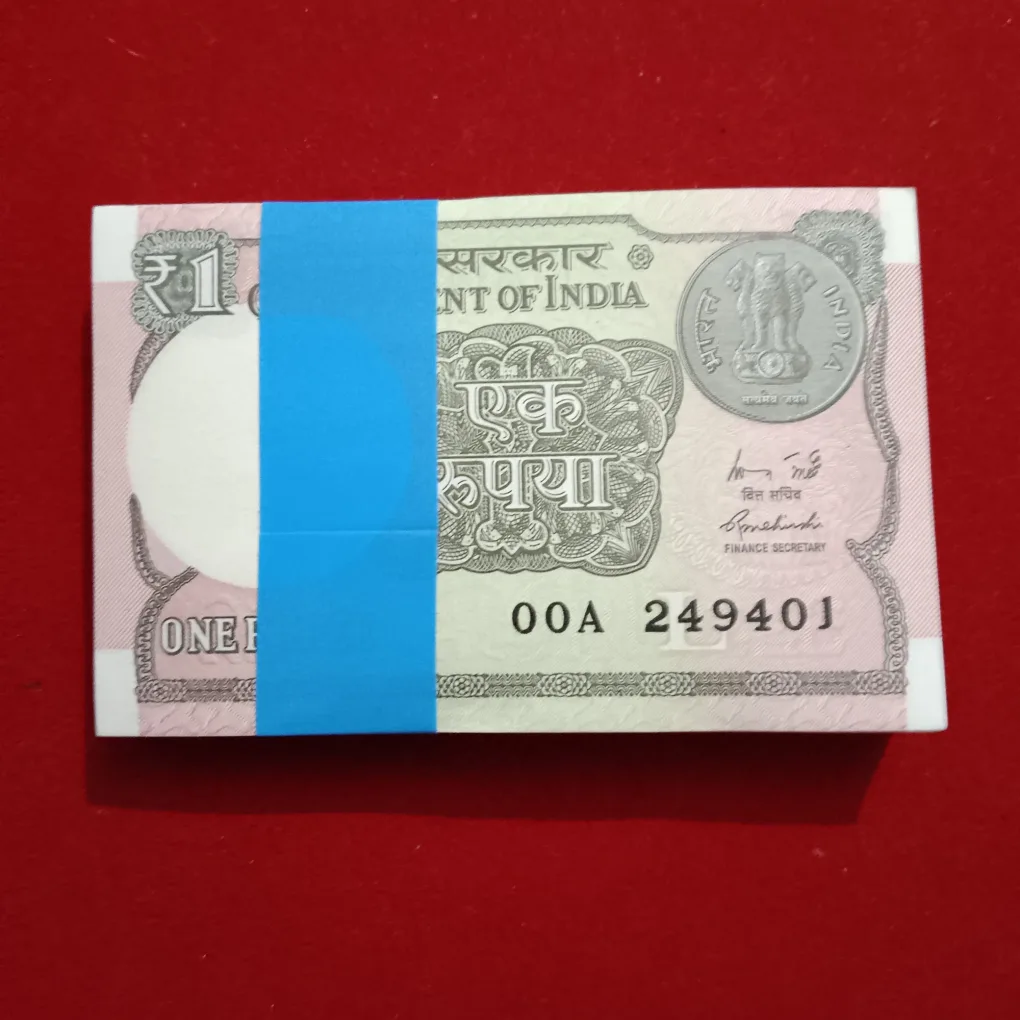 One Rupees Rare Prefix OOA Year 2015 Year Finance Minister Rajeev Mehrishi 249401