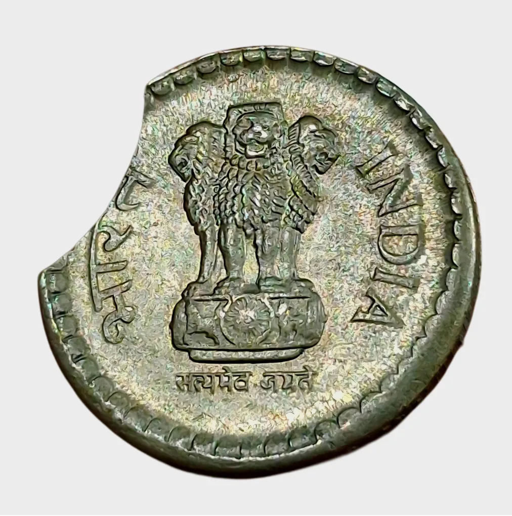 5 Rupees Cu/Ni Year 2000 Major CURVE CLIP CUT Error in High UNC Grade.