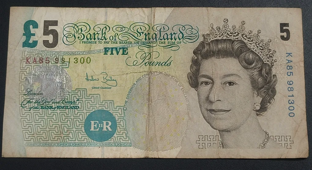 England 5 Pounds (Elizabeth Fry) (1780-1845) Rare Note