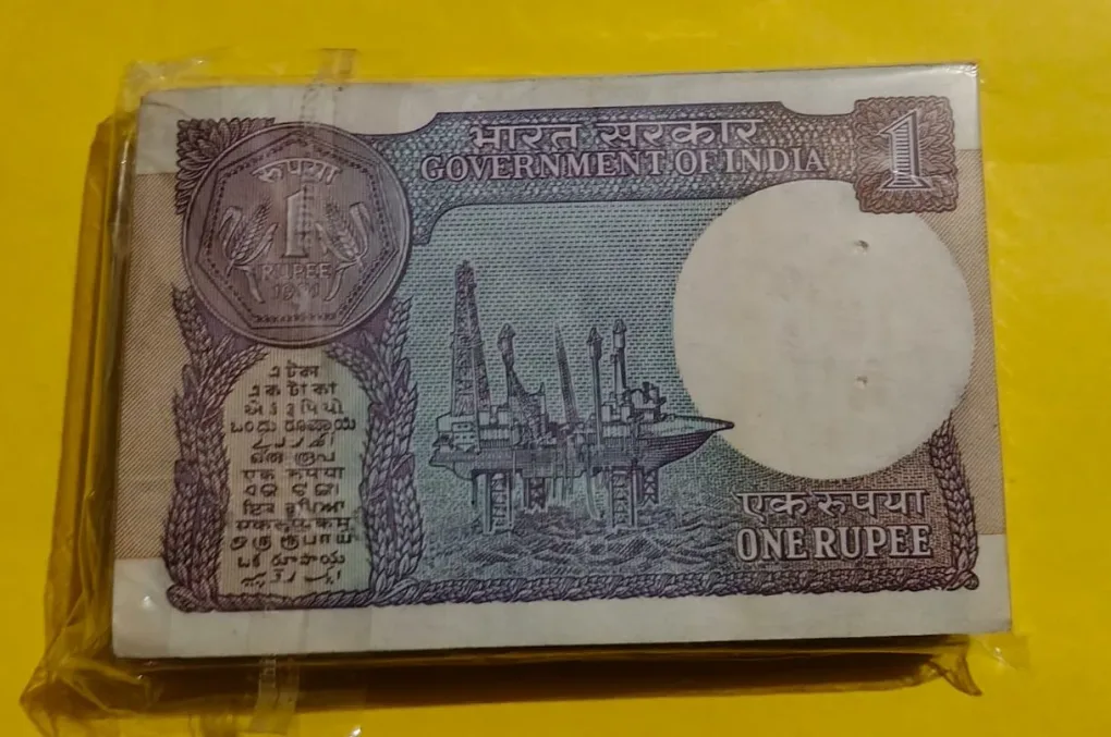 1 Rs Mix Montek singh 100 Notes UNC Condition