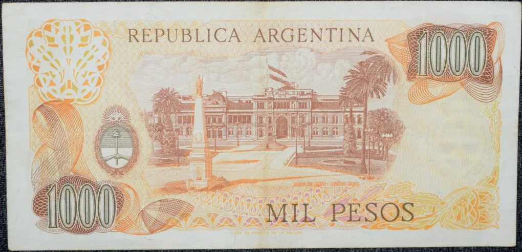 1000 Pesos of Argentina (AD 1976-1983) with Portrait of José de San Martín/ Plaza de Mayo, Buenos Aires