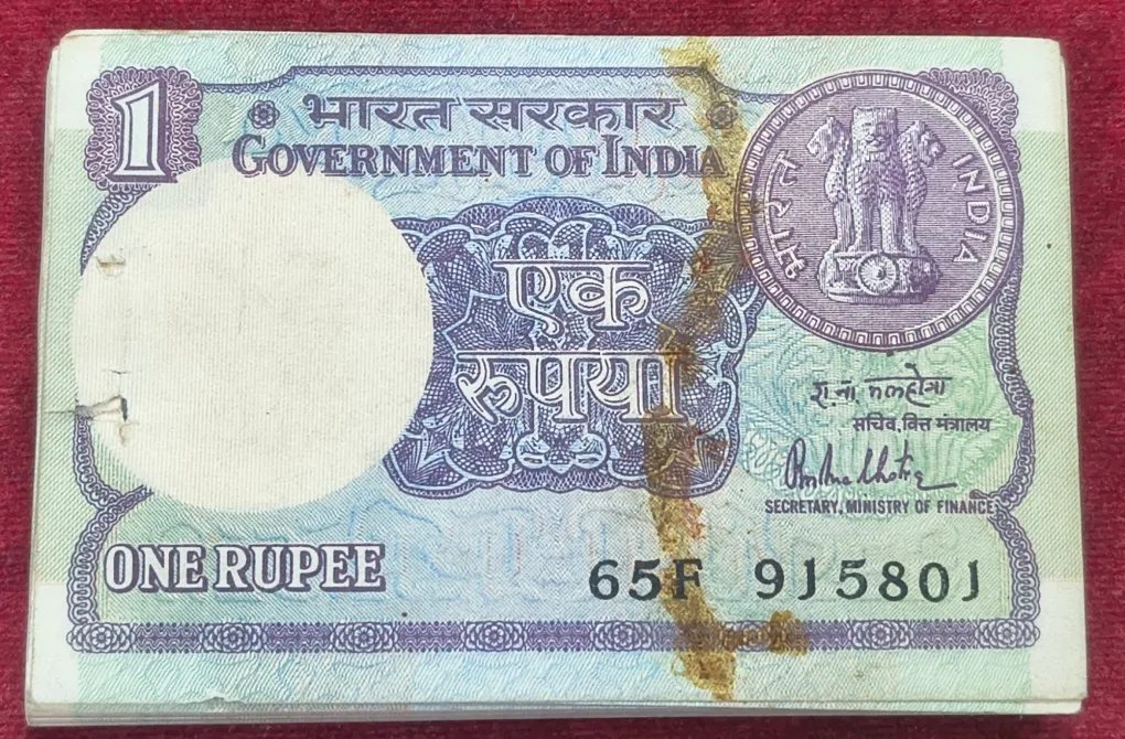 One Rupees 1981 Governor Rn Malhotra First Note Pin Remove Expected Unc Serial Packet