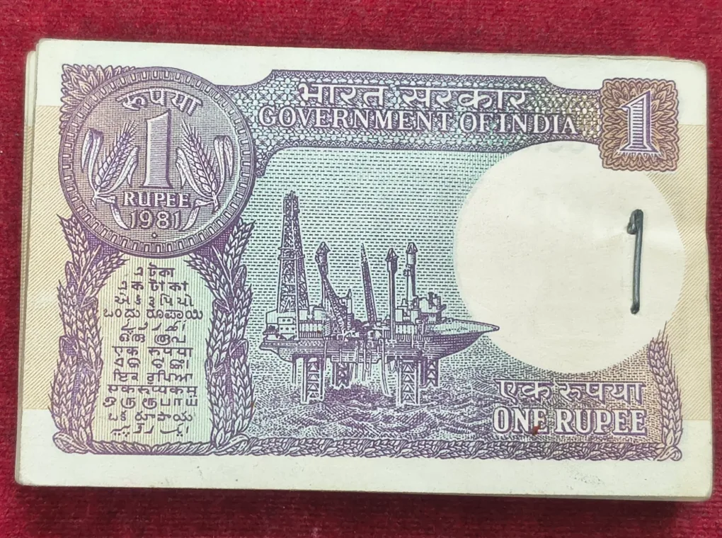 One Rupees 1981 Governor Rn Malhotra First Note Pin Remove Expected Unc Serial Packet
