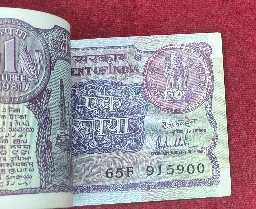One Rupees 1981 Governor Rn Malhotra First Note Pin Remove Expected Unc Serial Packet