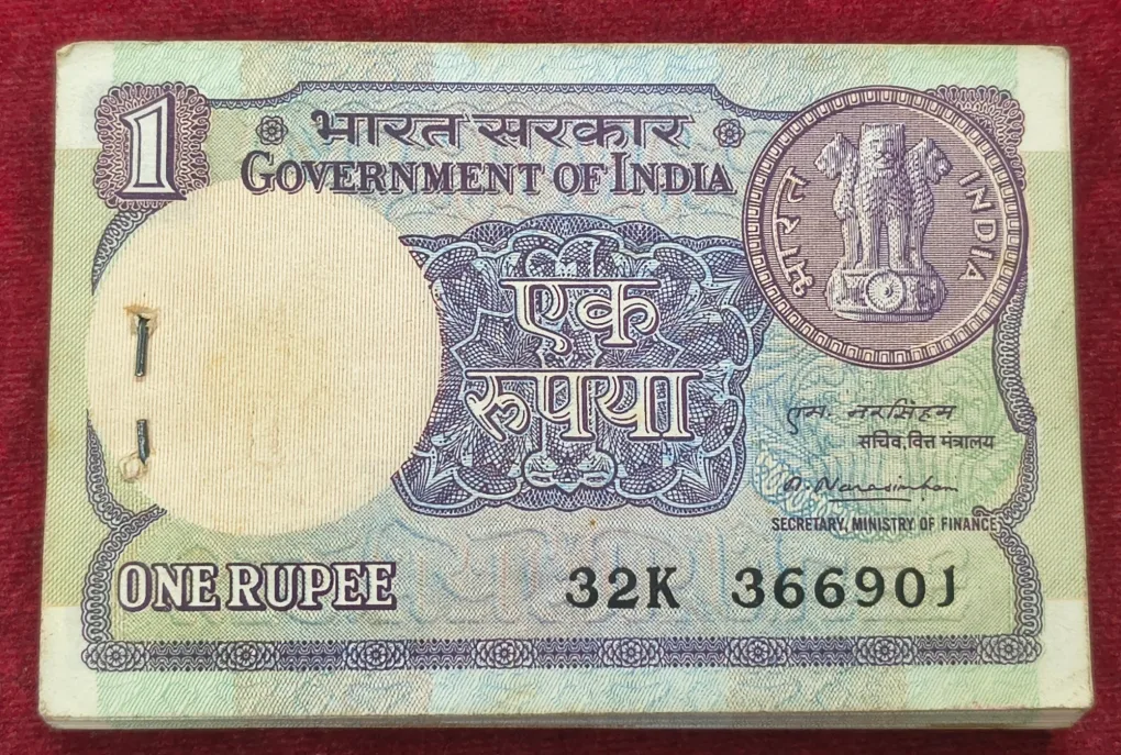 One Rupees 1981 Governor M Narasimham Rare (100 Note) Serial Packet