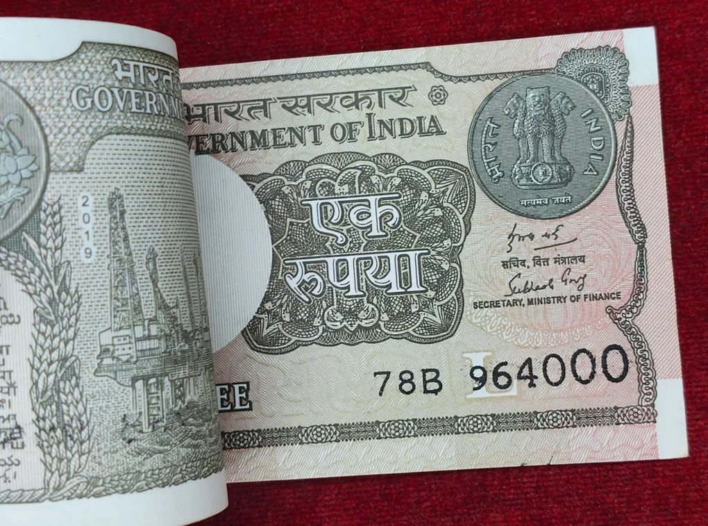 2019 One Rupees Governor Subhash Garg Rare Unc (99 Note) Serial Packet (Only 963956 Number Note Missing)