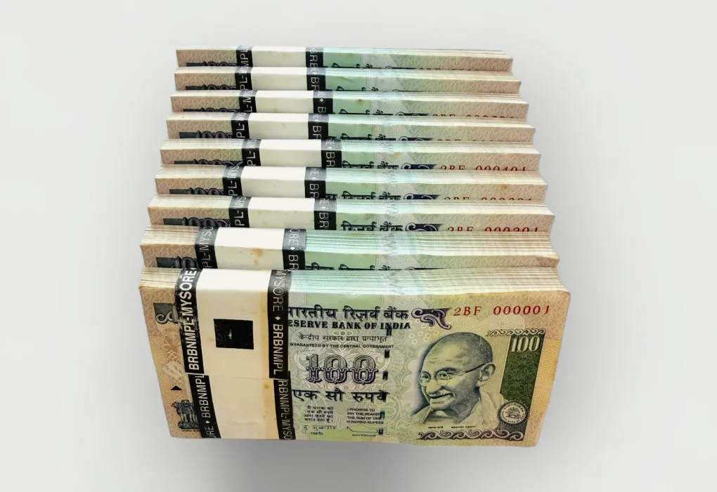 Rs 100 Small Font Subharao Issue Rim 10 Bundles 000001 to 001000 Republic India Plain 2009 Issue Unique and Rare