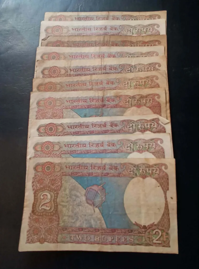Reserve Bank of India Denominaton 2₹ Condition as per image Same and similar note available