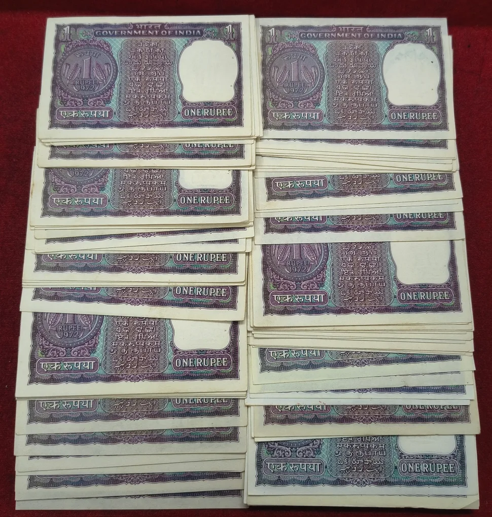 One Rupees (Big Coin) Mix Governor Mix Year Unc (100 Note) Lott