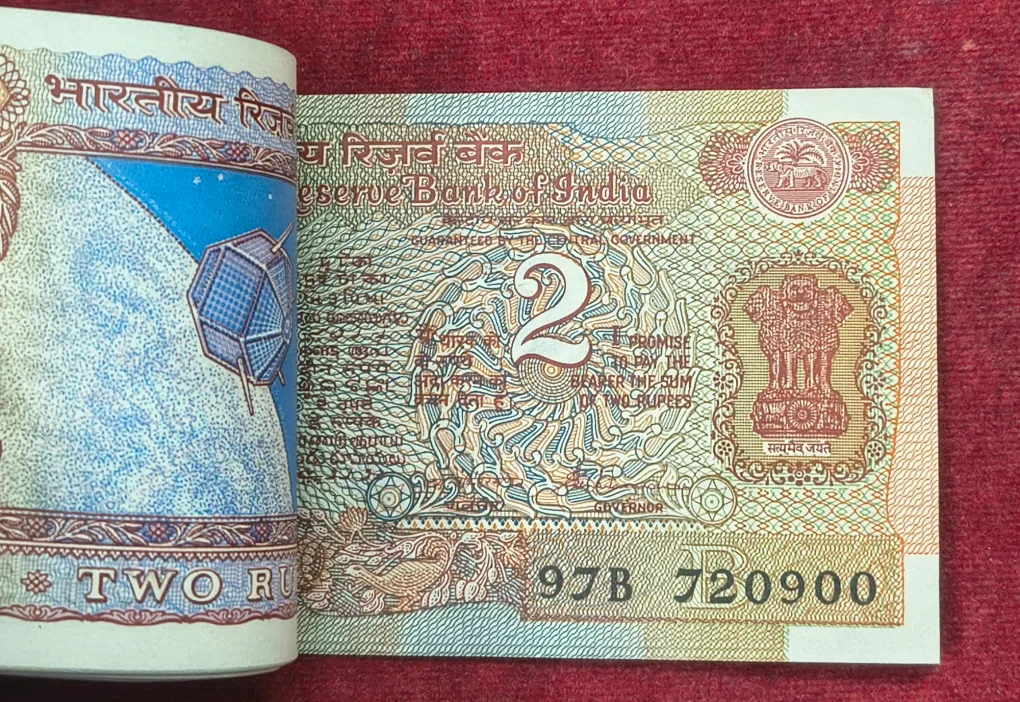 2 Rupees (Satellite) Governor S. Venkitraman Rare Unc (76 Note) Serial Packet