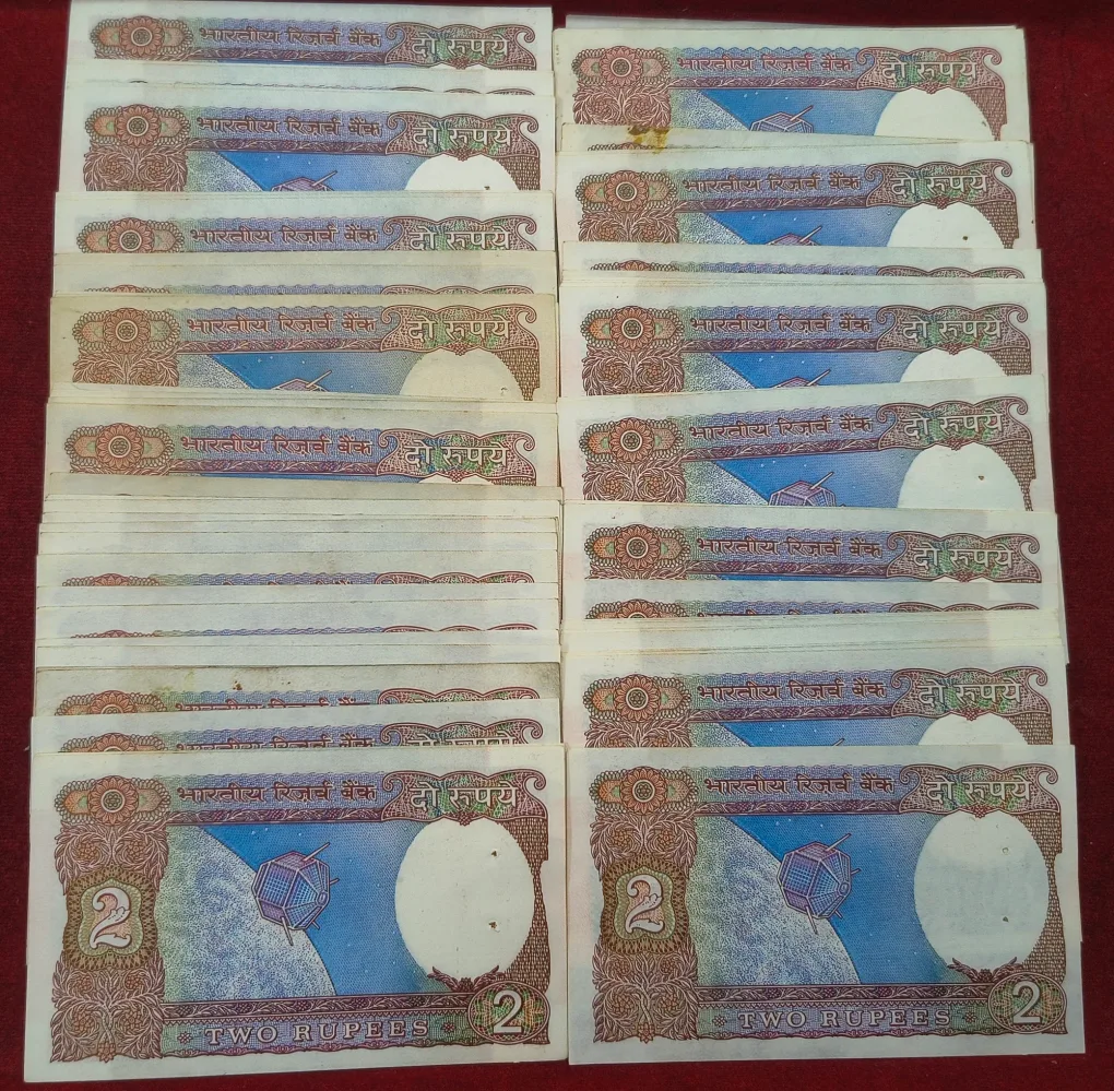 2 Rupees Mix Governor Rare Unc (100 Note) Non-Serial Packet