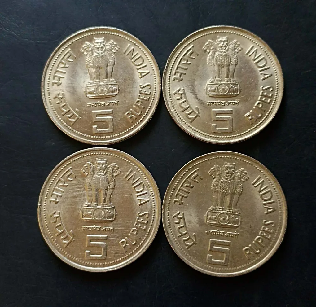 Republic India  Denominaton 5₹ Back side of Indira Gandhi  UNC condition  Same and similar piece available