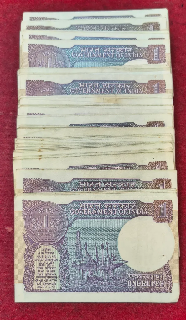 ONE RUPEES OLD ISSUE UNC 100 NOTE PACKET (  NON-SERIAL)