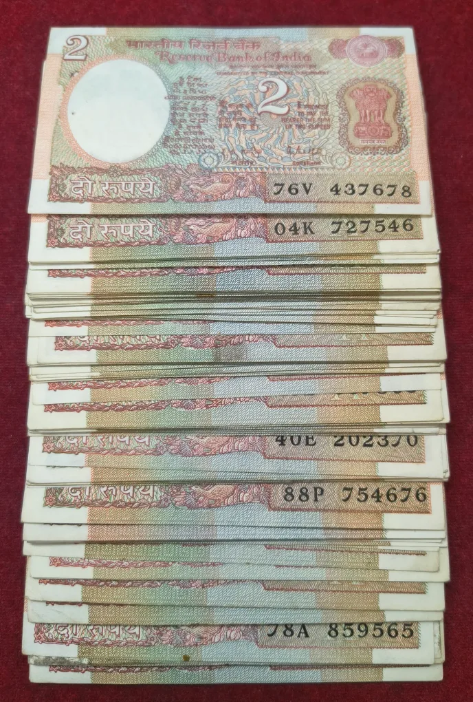 TWO RUPEES OLD ISSUE UNC 100 NOTE PACKET (  NON-SERIAL)