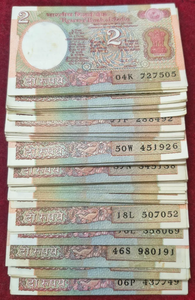 TWO RUPEES OLD ISSUE UNC 100 NOTE PACKET (  NON-SERIAL)